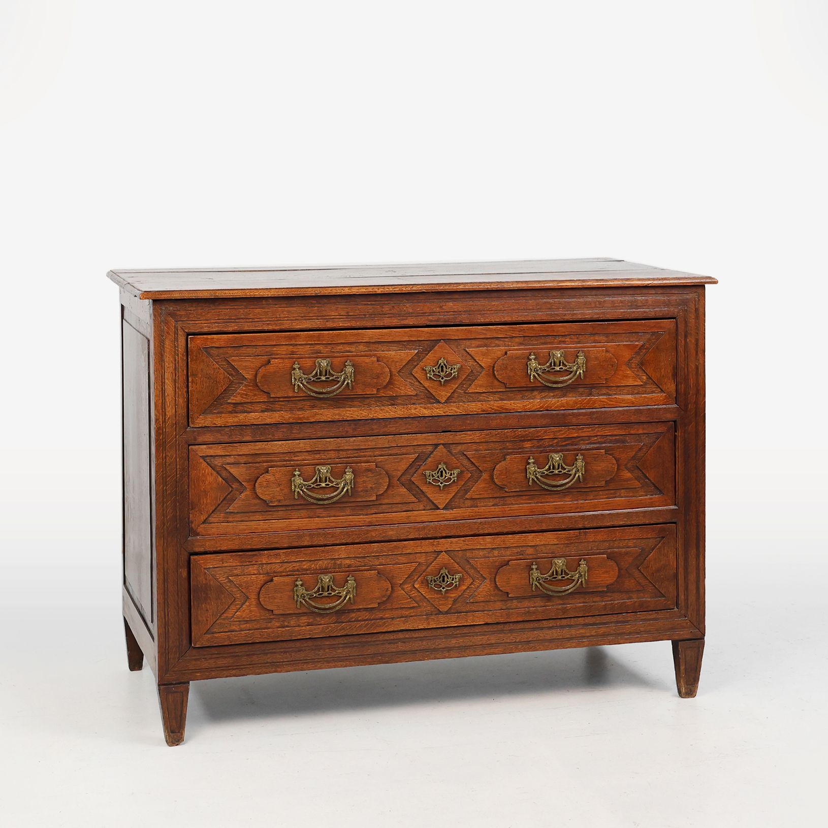 Antique hand crafted en carved chest of drawers in oak, ca. 1800 -img